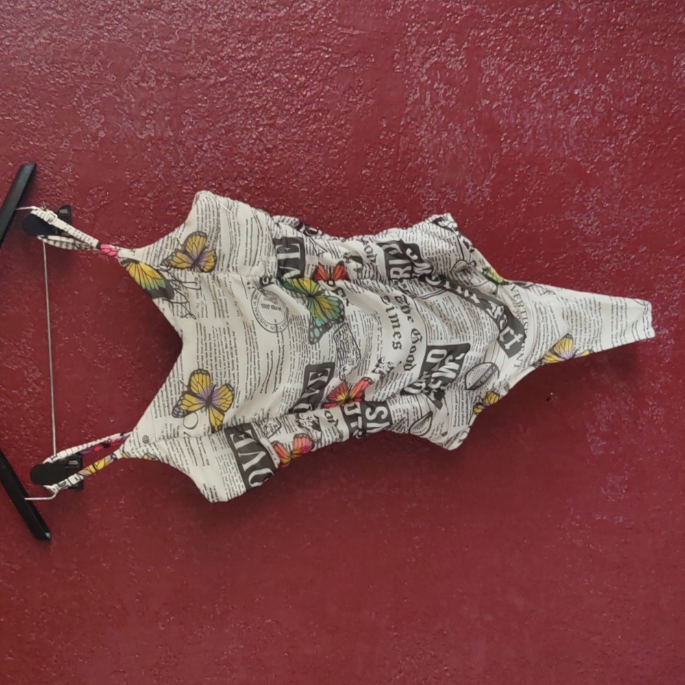 Derek Heart butterflies/newspaper high cut Bodysuit L
